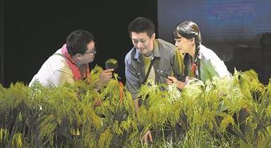 西南大學原創(chuàng)話劇《袁隆平》上演